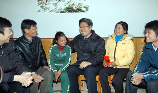 张春贤在岳阳考察