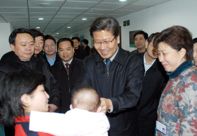 张春贤在岳阳考察