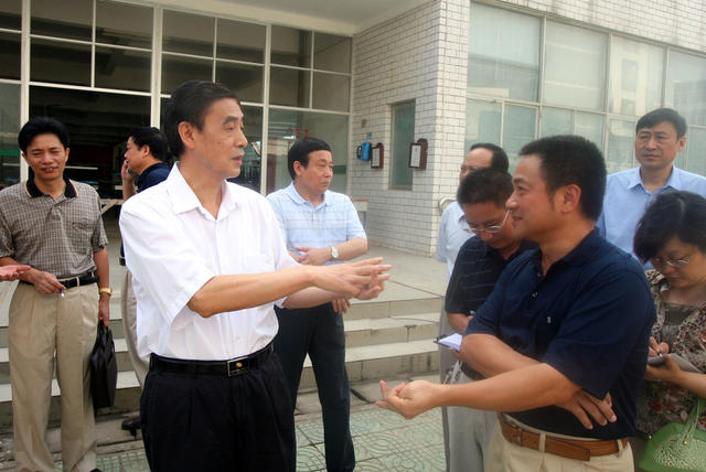 谢康生在湖南省第一师范考察调研