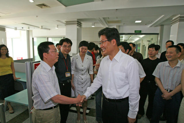 张春贤考察湖南广播影视集团