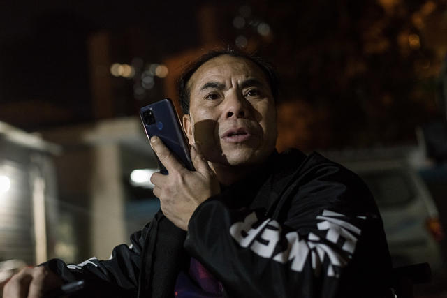 夜晚  冬天  卖菜  蔬菜  辛勤  街道