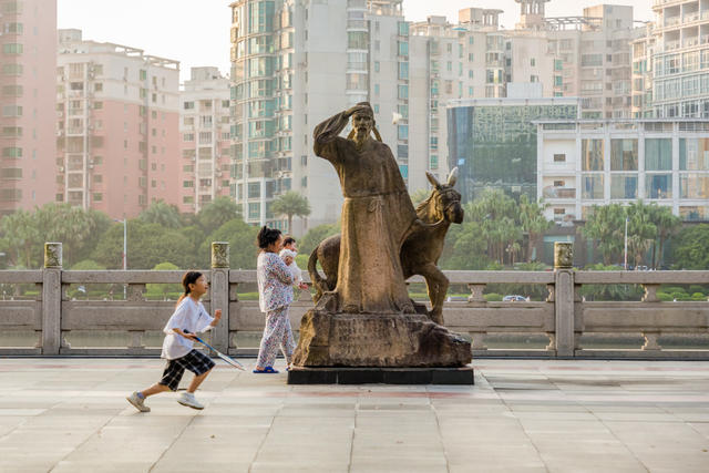 浏阳河  晨练  早晨  舞蹈  武术  游泳  太极  倒立 跑步  步行  器械  瑜伽