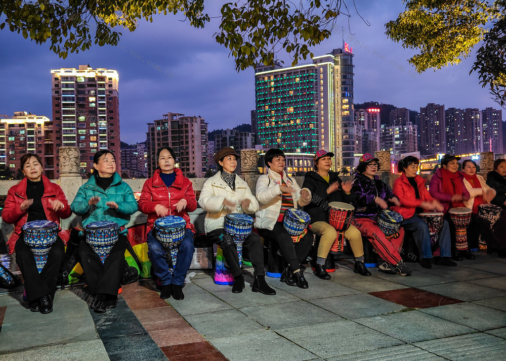 退休大妈 非洲鼓 浏阳河  休闲 娱乐 