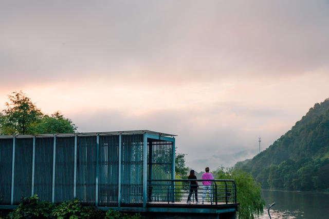 浏阳河  晨练  早晨  舞蹈  武术  游泳  太极  倒立 跑步  步行  器械  瑜伽