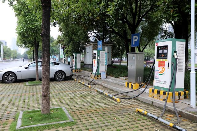 电动汽车充电站,新能源汽车,改善城市环境,节能减排,减少空气污染