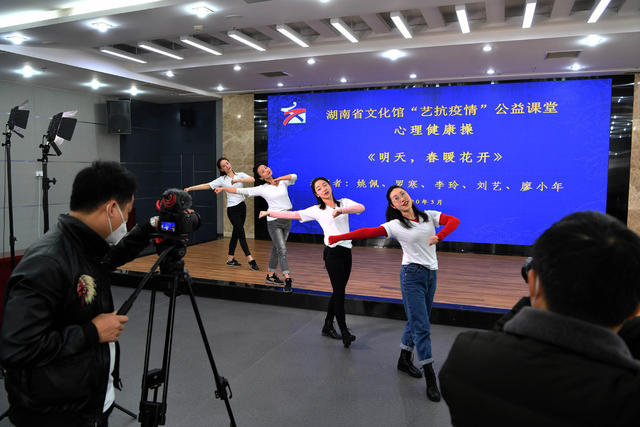 疫情 生活 工作 生活方式 云娱乐 云建身 云文化  云蹦迪 云课堂 云健康
