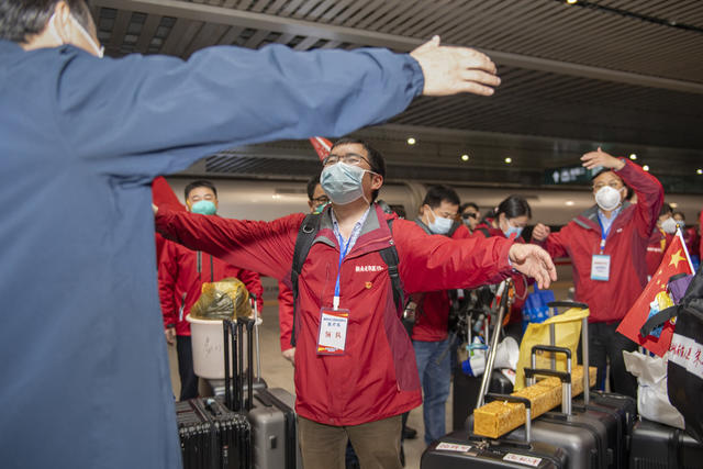 湖南医疗队 武汉 送别 返乡 医护人员 长沙 G4155