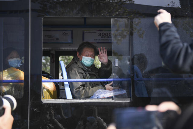 武昌方舱医院 出舱 医护人员 康复 治愈者 道别