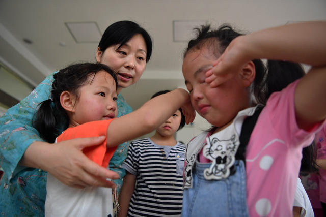 慈爱园 园长妈妈 文化生活 小学生 集中养育 扶教 学习