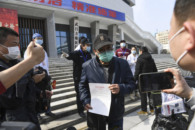 武昌方舱医院 出舱 医护人员 康复 治愈者 道别