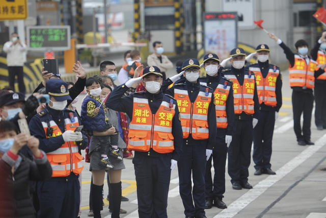 湖南医疗队 黄冈 送别 致敬英雄 送行队伍 医护人员 市民 