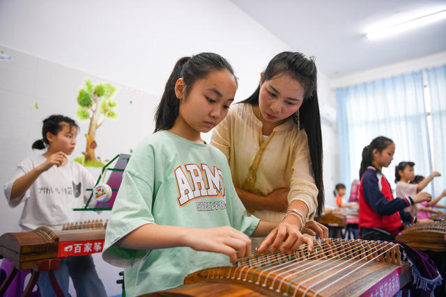 慈爱园 园长妈妈 文化生活 小学生 集中养育 扶教 学习