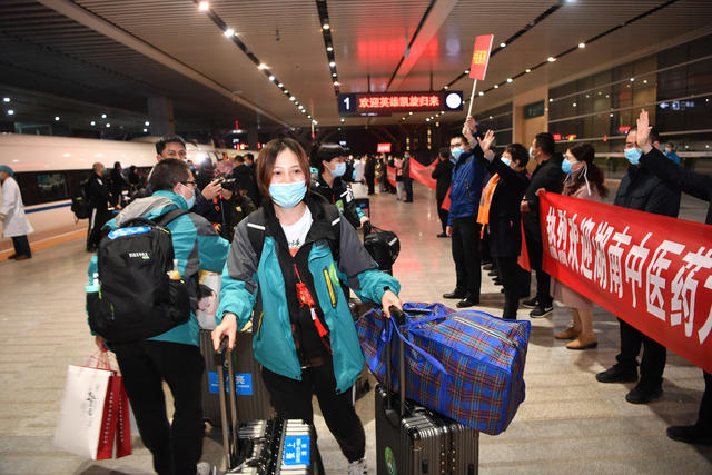 首批援鄂医疗队 长沙南站 返乡 新冠疫情 致敬英雄 