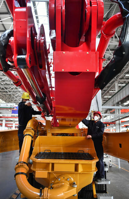 三一重工 复工 装配线 泵送事业部 疫情防控 防疫物资 生产 一线工人 经济 长沙