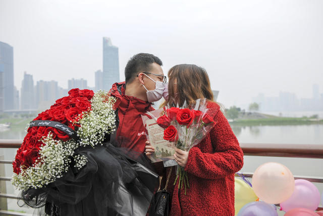 湖南医疗队 拥抱 解除 团聚 新冠肺炎 亲人 求婚 支援武汉