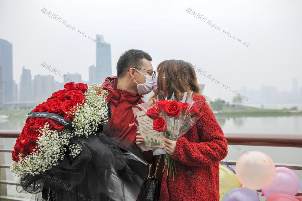 湖南医疗队 拥抱 解除 团聚 新冠肺炎 亲人 求婚 支援武汉