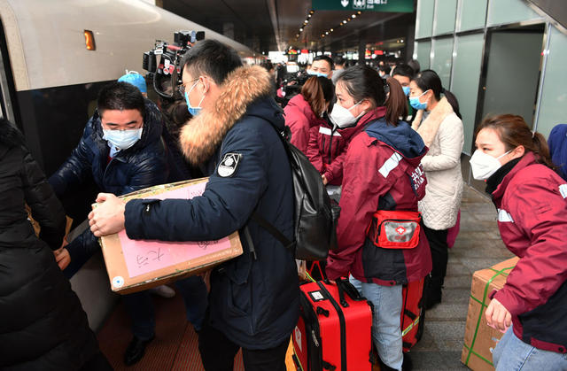 驰援武汉 护士  湘雅二医 新冠疫情 长沙南站 道别 李婉贞 黄艳清 防控工作