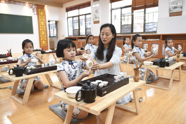 国际茶日 茶文化 茶道 茶艺社团 学习 小学生 中华文化 敬老尊贤 礼仪