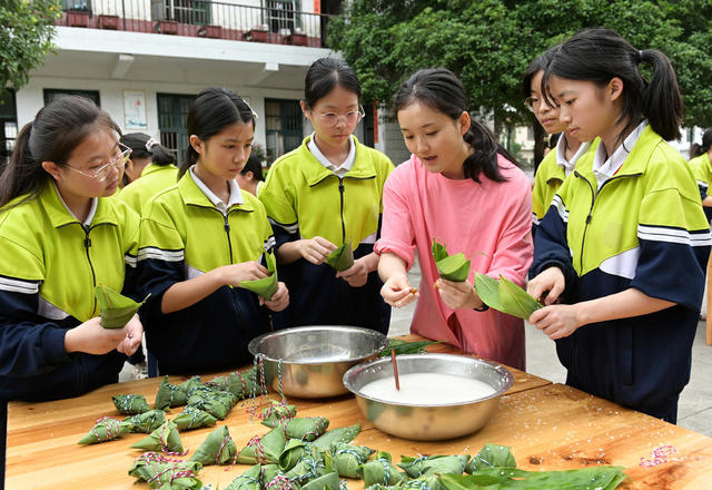 包棕子 迎端午 劳动实践 传统文化 端午节 传统习俗 教育  传统节日 学校 学生