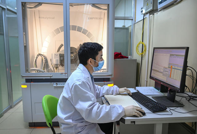 文物医生 文物修复 长沙博物馆 历史文化 青铜器 陶器 现代科技