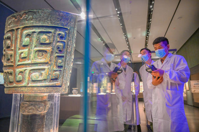 文物医生 文物修复 长沙市博物馆 历史文化 青铜器 陶器 现代科技