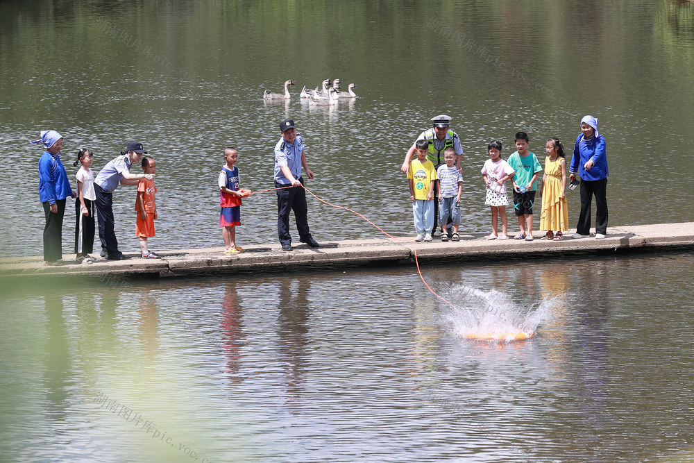 农村 防溺水 交通安全 公安 排查 暑期 隐患 守护 留守 儿童
