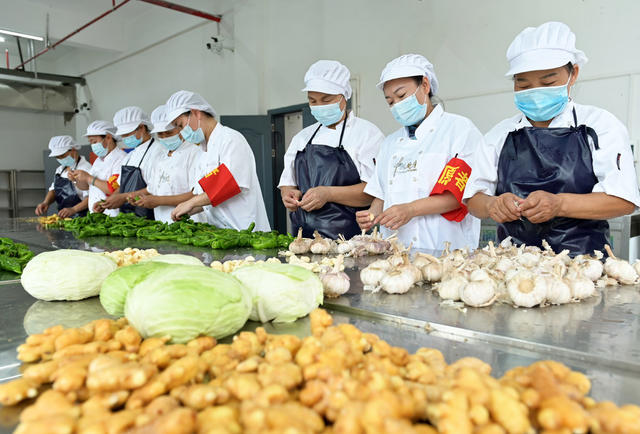 学校 学生食堂 食品安全  帮厨  监厨 食堂管理 学生家长 明厨亮灶 食品卫生