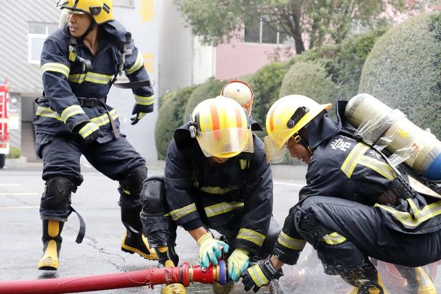 体能训练,技能训练百米障碍救助,绳索攀爬,纵深灭火救人操,秋季大练兵,消防员