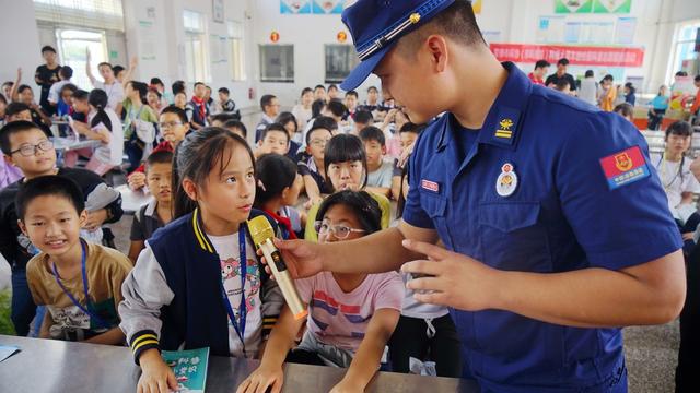消防科普宣传活动,居民,学生,全国科普日,消防员