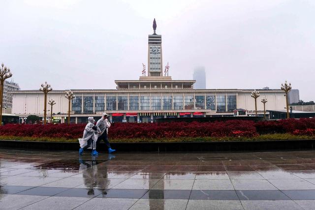 下雨，气温，游客，