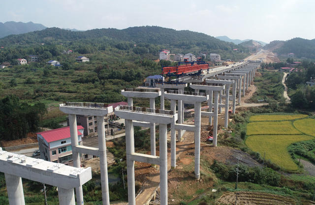 高速公路  交通  双峰  乡村振兴  民生工程  重点项目  上海至昆明国家高速公路   国家项目
