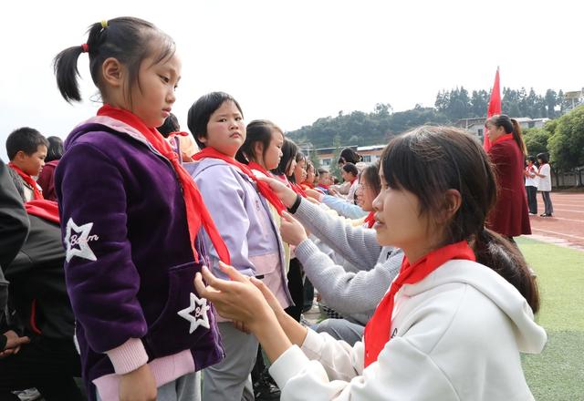 “红领巾” 喜迎建队日