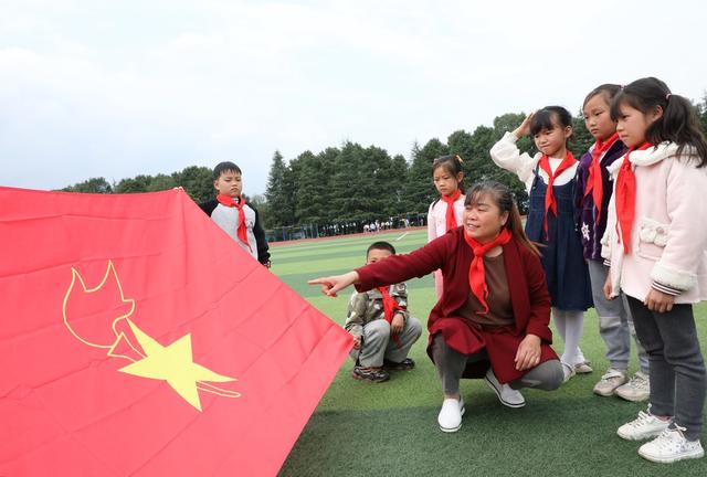 “红领巾” 喜迎建队日