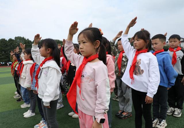 “红领巾” 喜迎建队日