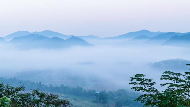 美丽乡村  晨雾  水墨画