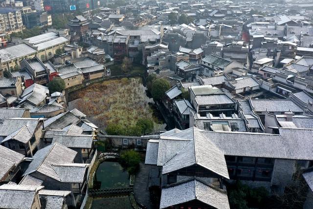 古城 土家族  湘西 苗族 乾州古城 小雪 吉首 无人机 建筑 航拍 街巷 俯瞰 景区 大红灯笼 飞檐翘角
