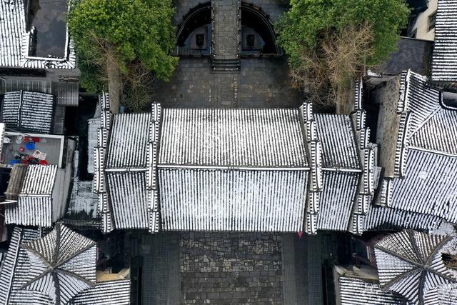 古城 土家族  湘西 苗族 乾州古城 小雪 吉首 无人机 建筑 航拍 街巷 俯瞰 景区 大红灯笼 飞檐翘角