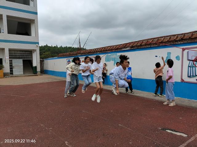 新田县龙泉五小  五育并举  课间活动