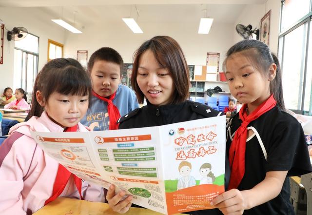 禁毒教育进校园