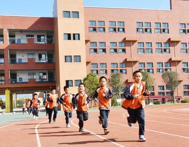 校园美  学生乐  