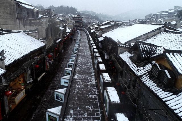 古城 湘西 土家族 建筑 苗族 凤凰 雪花 废物 粉妆玉砌 沱江 白色 面纱