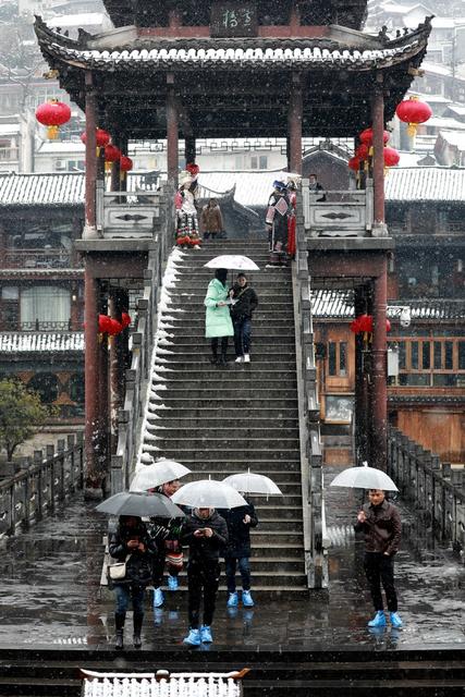古城 湘西 土家族 建筑 苗族 凤凰 雪花 废物 粉妆玉砌 沱江 白色 面纱