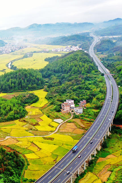 蓝山：金秋乡村入画来