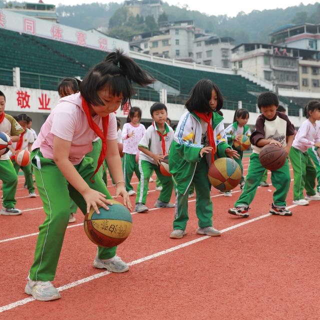 土家族 学生 湘西 苗族 篮球 吉首 小学 篮球操 少年 律动 运动 运动场 跃动 一校一品 体育