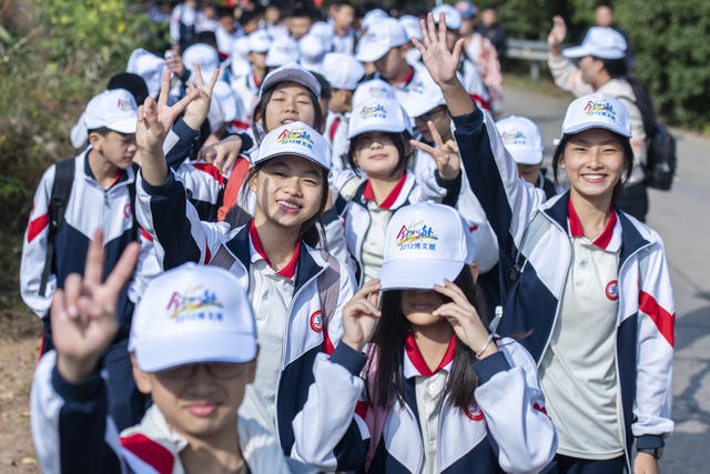 娄底 学生远足 体能素质  多彩生活