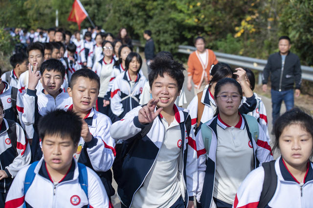 娄底 学生远足 体能素质  多彩生活