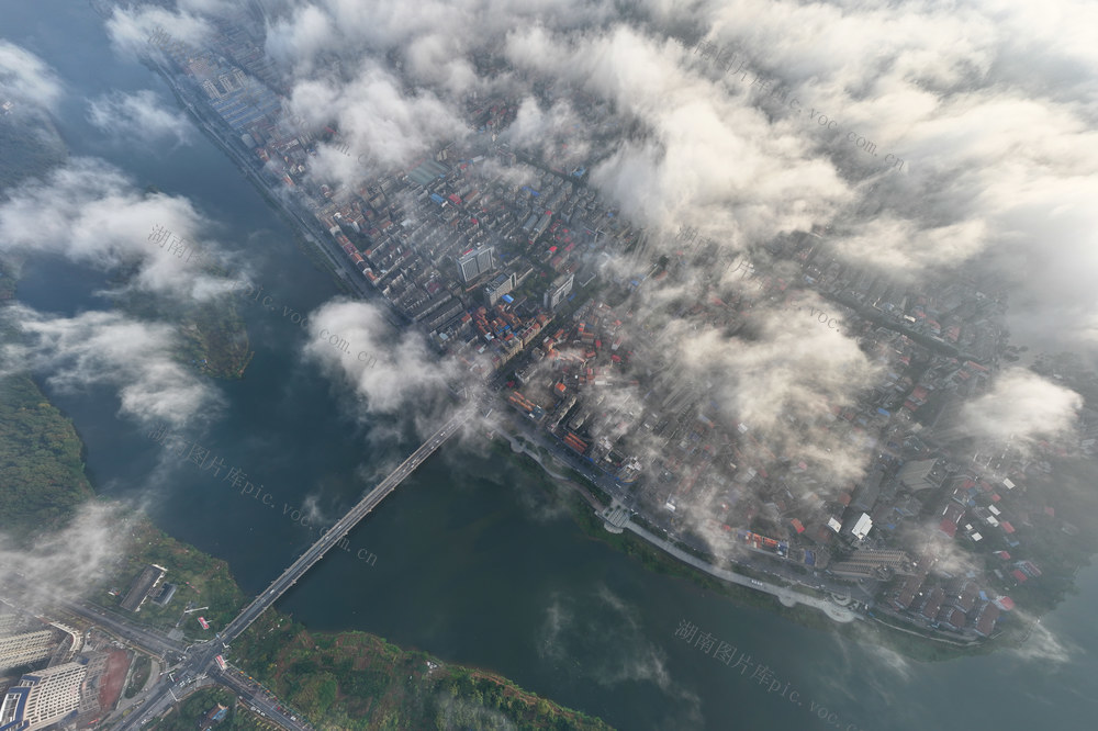 日出
晨雾
云海
