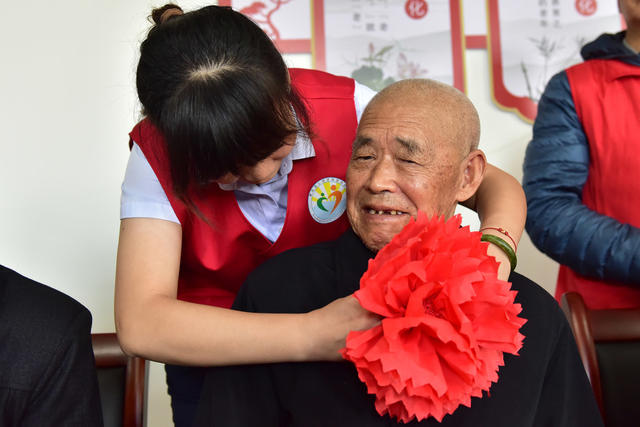 重阳节
老人
福利院
敬老院