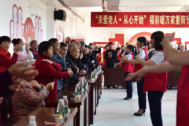 重阳节
老人
福利院
敬老院