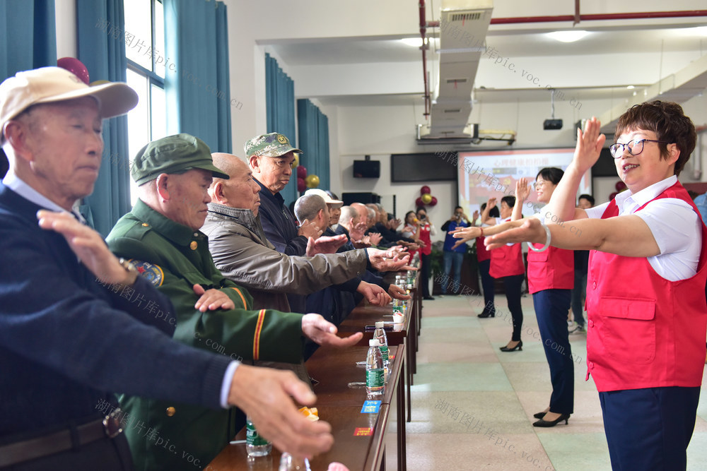 重阳节
老人
福利院
敬老院